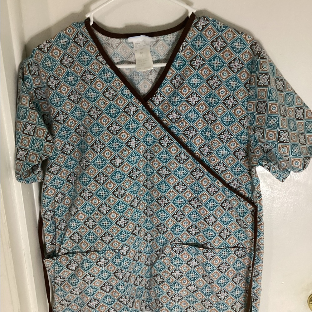 SB Scrubs Teal/Brown Patterned Mock Tie Back Scrub Top Size Small
